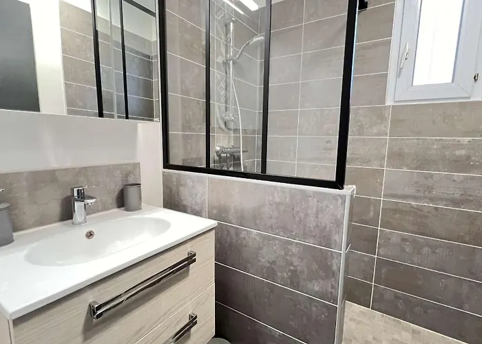 Belle A 150m De La Villa